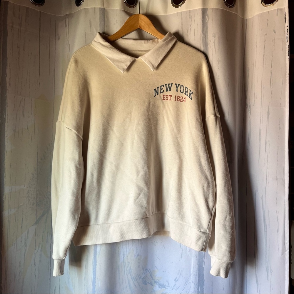 GRAYSON THREADS Cream New York Sweatshirt